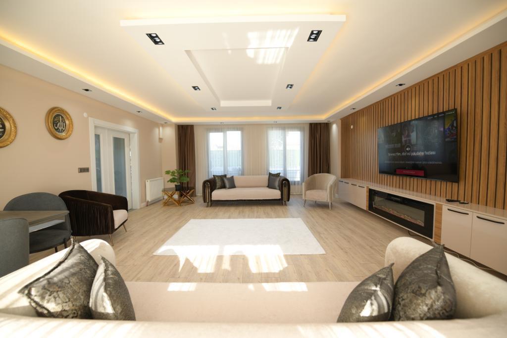 ARAKLI HÜRRİYET MAHALLESİNDE HAVUZLU LÜKS SATILIK VİLLALAR